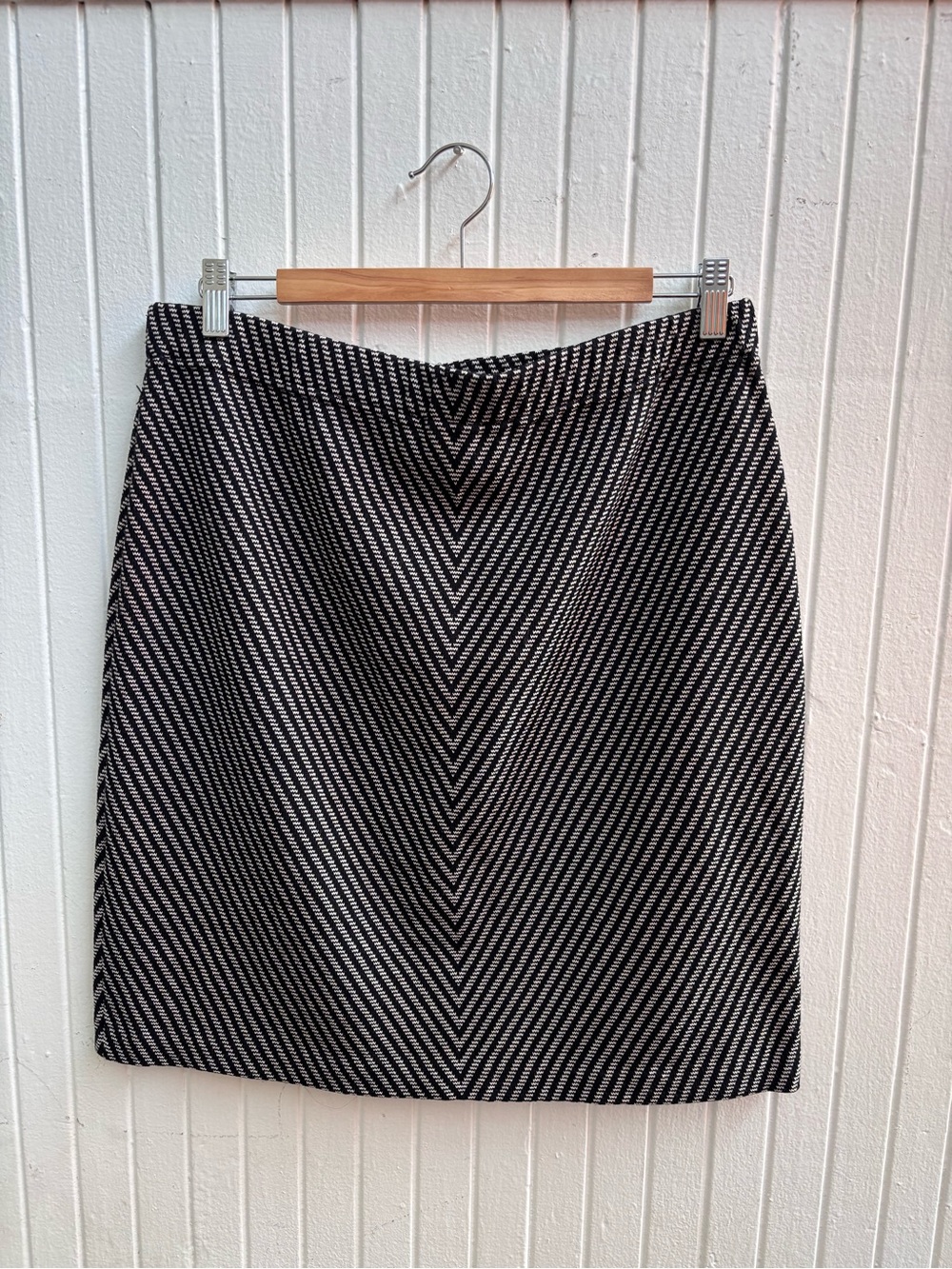 St. John patterned knit skirt - Picture 3 of 4